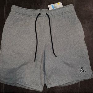 MEDIUM Jordan Men’s Essentials Fleece Shorts DA9826-091